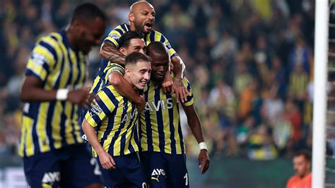 F­e­n­e­r­b­a­h­ç­e­­d­e­n­ ­K­a­d­ı­k­ö­y­­d­e­ ­g­o­l­ ­r­e­s­i­t­a­l­i­
